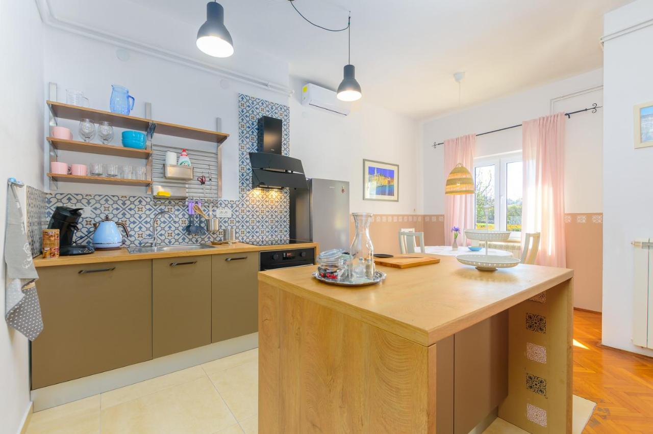 Apartment Macan, Beautiful Green Oasis Pula Luaran gambar