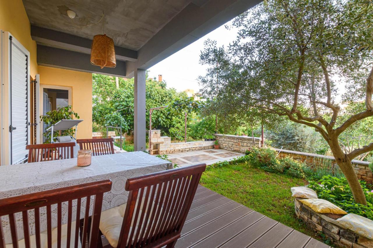 Apartment Macan, Beautiful Green Oasis Pula Luaran gambar