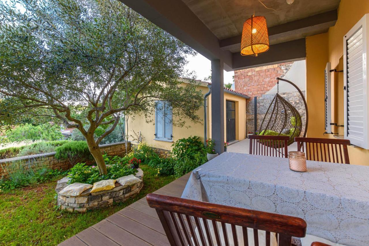 Apartment Macan, Beautiful Green Oasis Pula Luaran gambar